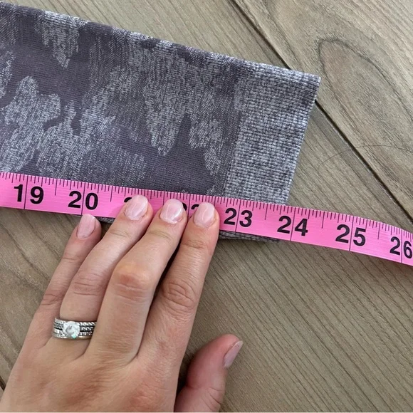 Gymshark Gray Camo Leggings - Picture 7 of 11